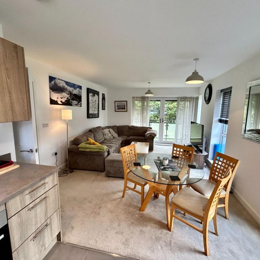 2 bedroom Flat To Let - Photo 1