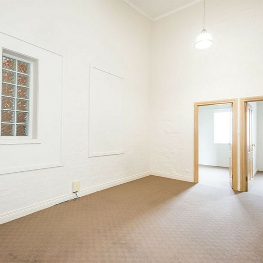STYLISH URBAN LIVING IN THE HEART OF RICHMOND - Photo 1