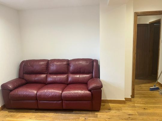 5 Bed Terraced House, Hoylake Road, W3 - Photo 1