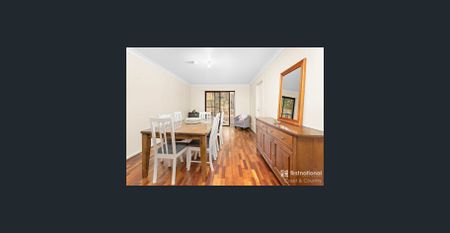 Spacious 5 - Bedroom Home In Leafy Setting - Photo 2