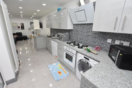 6 bedroom house to rent - Photo 4