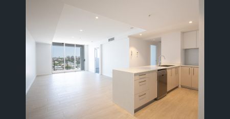 Luxury living in an unbeatable location! - Photo 5