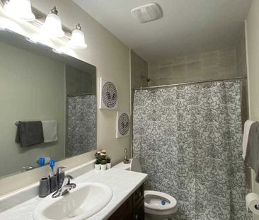 For Lease - 21 Circus Crescent, Brampton, Ontario - Photo 4