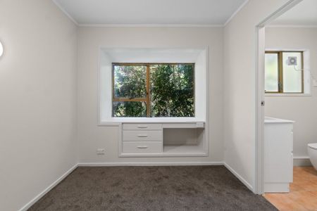 Stunning Newly Renovated 1-Bedroom Apartment in the Heart of Mt Albert - Photo 5