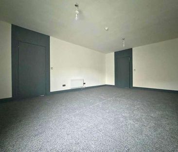 Flat, Carters Green, West Bromwich, B70 - Photo 2