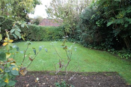 4 bedroom semi-detached house to rent - Photo 4