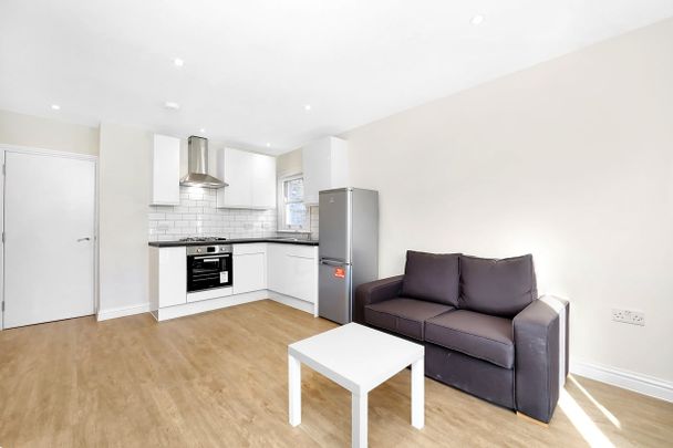 1 Bed Flat, Ormiston Grove, W12 - Photo 1