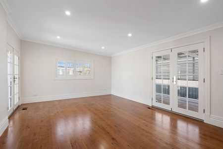 Charming 3 bedroom home - Photo 5