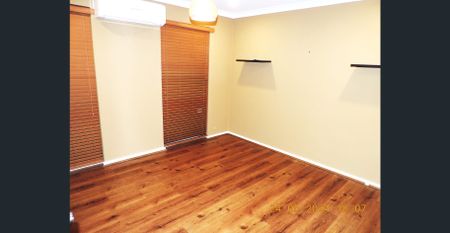 *** BIG LIVING AREA + NEAR SCHOOL, BUS, SHOPS *** - Photo 2