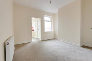 2 BEDROOM House - Mid Terrace - Photo 3