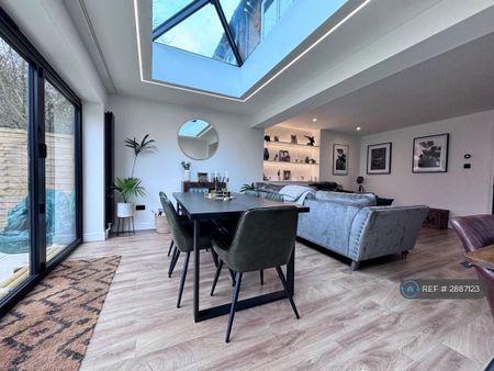 3 bedroom semi-detached house to rent - Photo 2