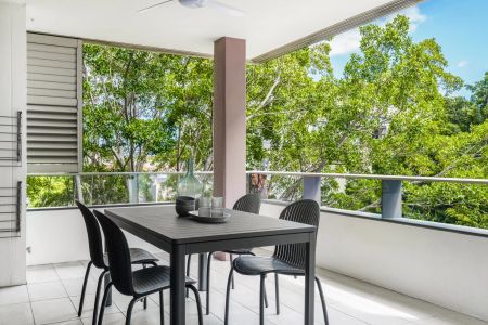 SUPERB ENTERTAINER WITH VERSATILE FLOORPLAN - Photo 4