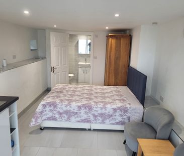 ***ALL BILLS INCLUDED*** Wyndham Avenue, High Wycombe - Photo 2