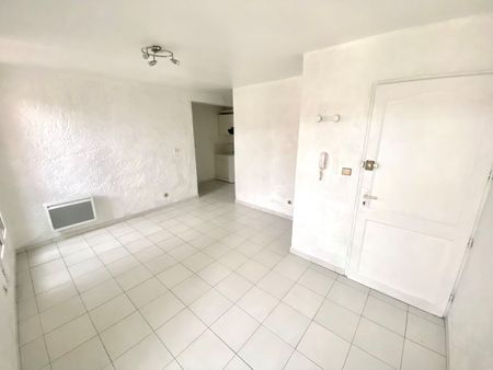 T2 - CENTRE VILLE - Av des iles d'or - Photo 5