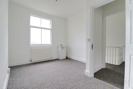 4 bedroom maisonette to rent - Photo 3