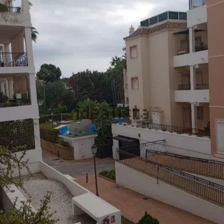 Alquiler de piso en Avenida del Prado - Photo 1