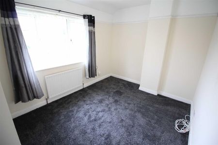 3 Bedroom House - Semi-Detached - Photo 2