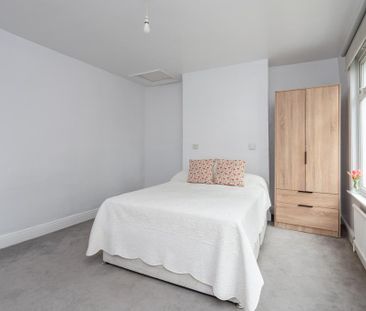 4 bedroom terraced house to rent - Photo 5