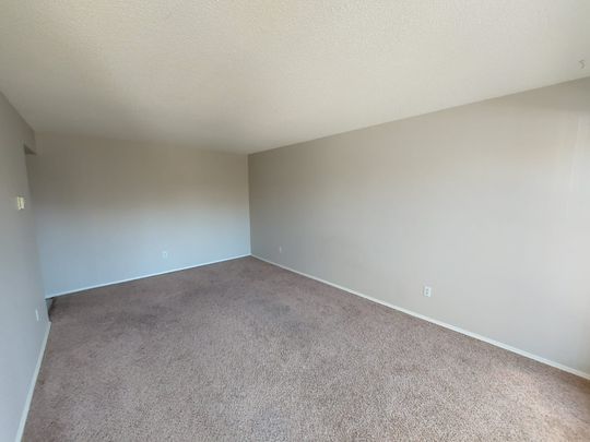 Beautiful Second Floor Unit! - Photo 1