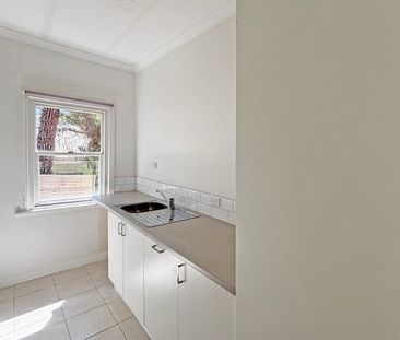 Charming Inner Town Home - Photo 5