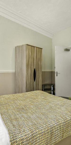 223 Hyde Park Road Leeds - LS6 1AH - Photo 1