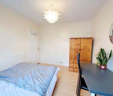Room in a Shared Flat, Surrey Quays Station, SE16 - Photo 3