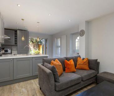 2 bedroom terraced house to rent - Photo 2