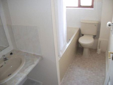 2 bedroom terraced house to rent - Photo 2