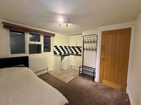 3 Bed Maisonette, Capworth Street, E10 - Photo 3