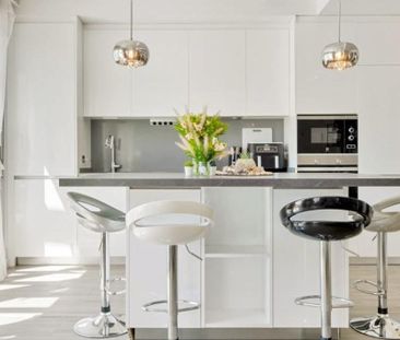 Luxury penthouse for rent in Estepona, Andalusia - Photo 2