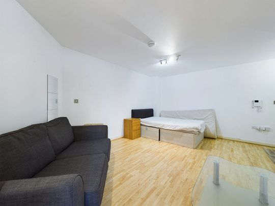 Studio flat to rent on - Photo 1