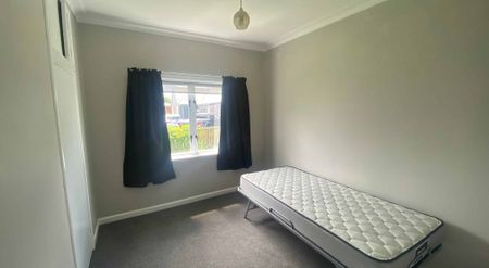 76 Lorne Street - Revamped and ready to go! - Photo 2