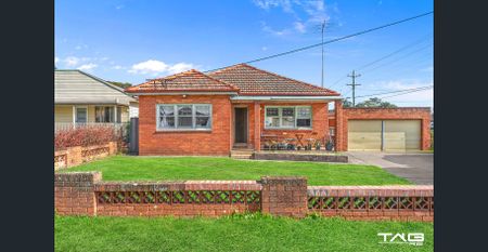 FAMILY HOME IN GREAT LOCATION - Photo 5