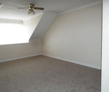 Berkeley Court, Lee-on-the-Solent - Photo 2