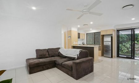 THREE BEDROOM DUPLEX - GREAT LOCATION - Photo 2