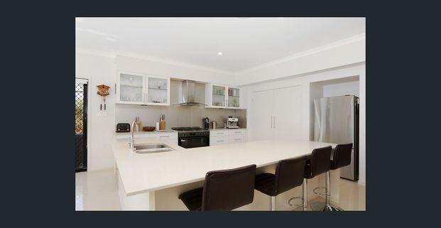 Beautiful family home on Azzurra Island - Photo 1