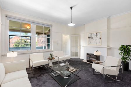 Bright & Spacious Living Just Steps from Carlisle Street! - Photo 3