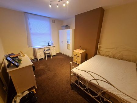 3 Bed - 29 Harold Place, Hyde Park, Leeds - LS6 1PQ - Student - Photo 3