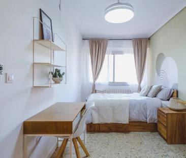 Plaça de Bisbe Benlloch, Torrent, Valencian Community 46900 - Photo 2