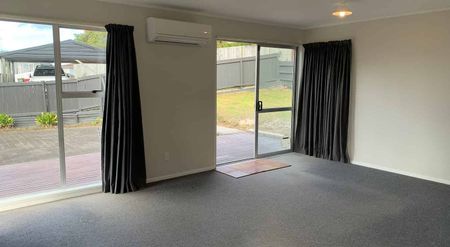 Beautiful sunny 3 bedroom home - Photo 4