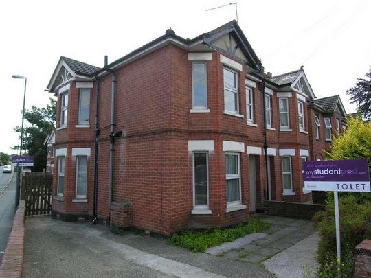 Bedroom House In Winton, BH9 - Photo 1