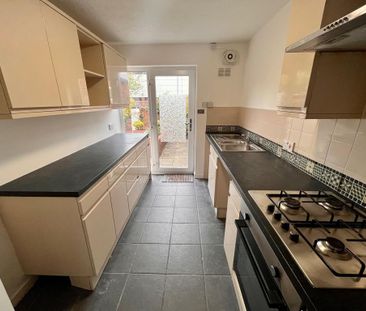 2 bedroom semi-detached bungalow to rent - Photo 3