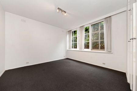 Spacious Apartment – Great Location! - Photo 5
