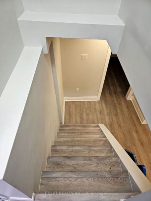 Detached Home For Lease | X8051516 - Photo 1