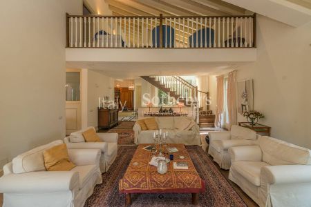 Single Family Home - Photo 2