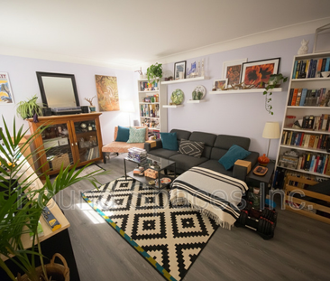 $2,349 / 3 br / 1 ba / 273 Tolton ave - Photo 6 | Rentumo