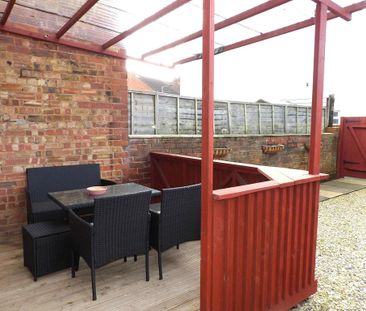 3 bedroom terraced house to rent - Photo 6