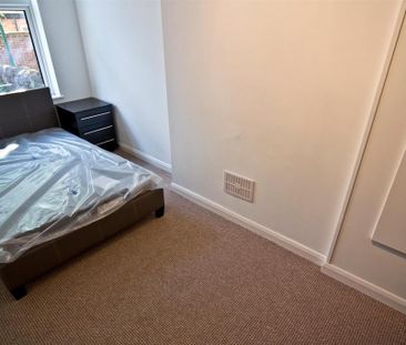5 bedroom end of terrace house to rent - Photo 5