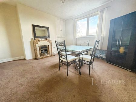 3 bedroom house to rent Mount Pleasant, Redditch, Worcestershire, B97 - Photo 2