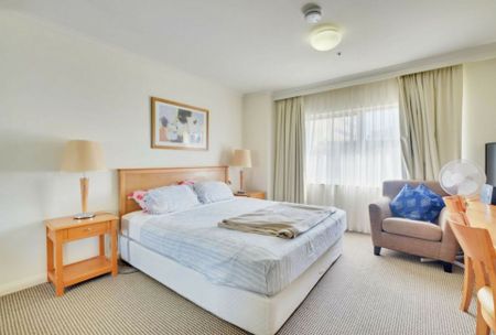 Furnished Studio - Perfect Location - Photo 3
